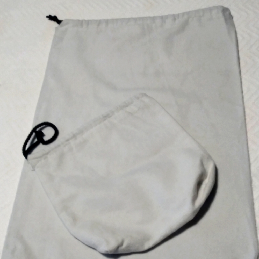Allen Edmonds /Included extra Pouch - Picture 3 of 3